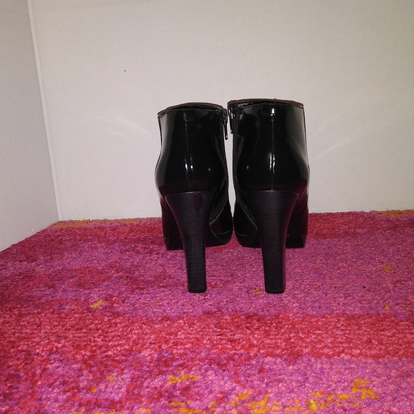 Nine West "Joydon" Bootie - Picture 4 of 12